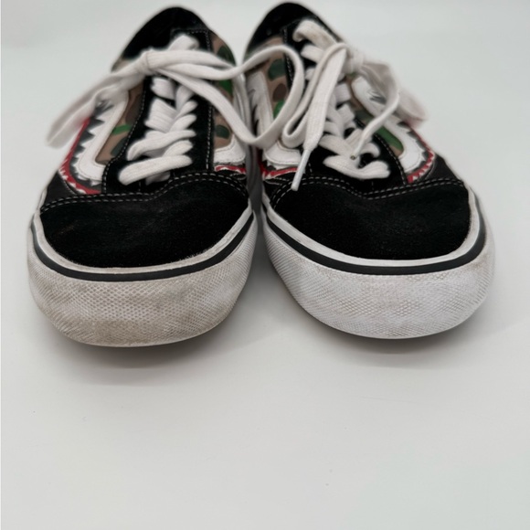 Vans Green and Red Sneakers with Unique Shark Design Size 9 - Picture 3 of 6